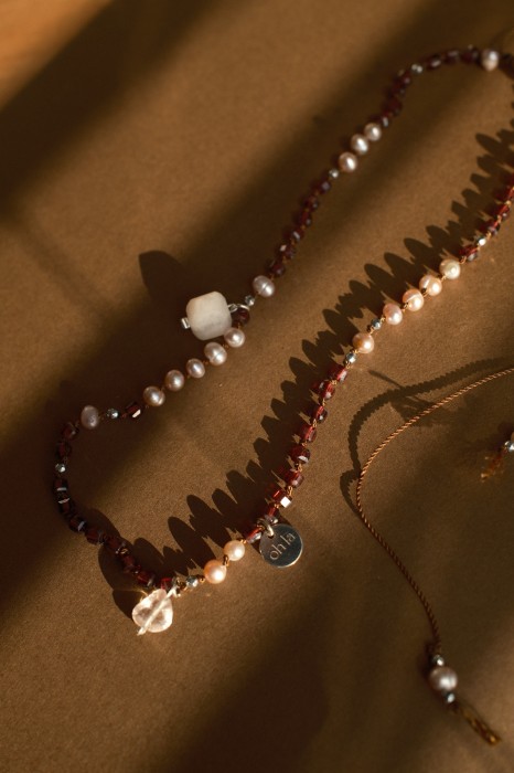 Regulowany Choker - Perłowy Granat - Silver